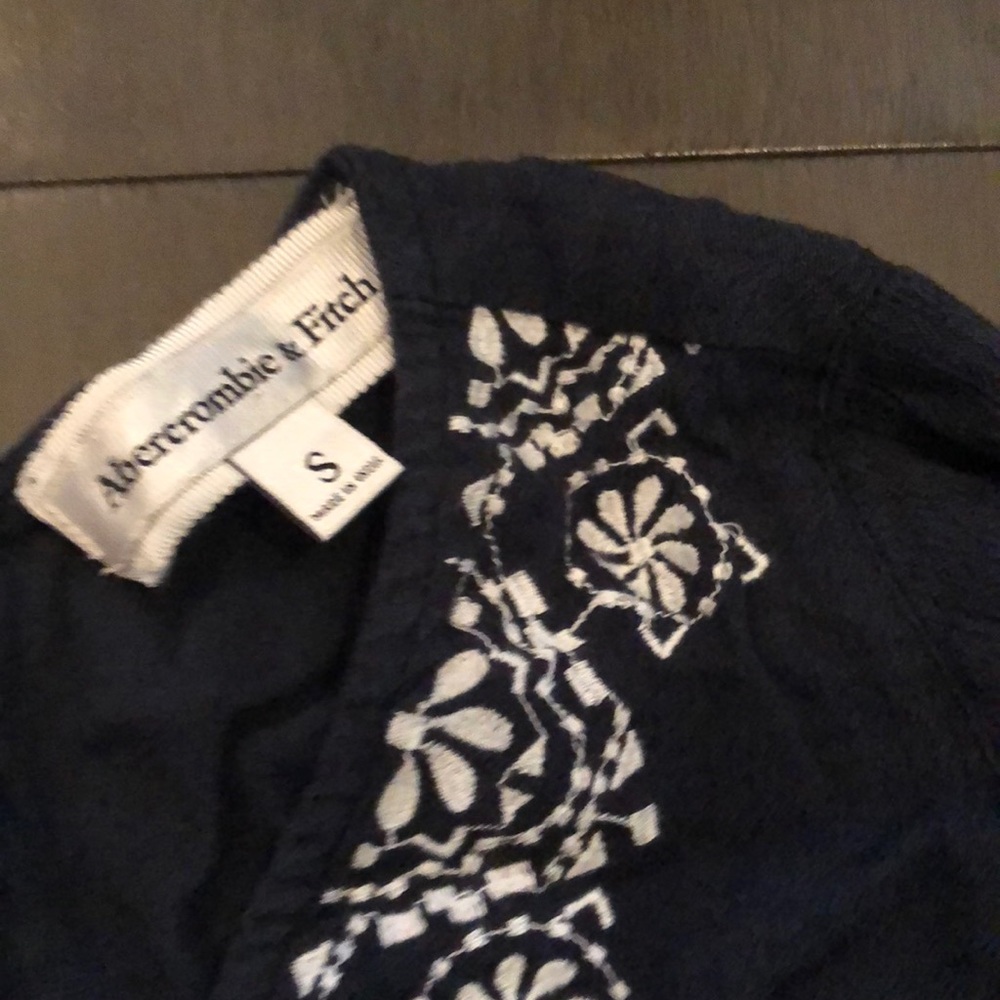 Abercrombie Boho Peasant Navy and White Top - Picture 5 of 7